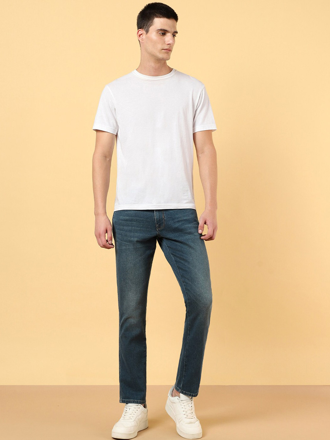 Wrangler Men Low-Rise Skanders Slim Fit Stretchable Jeans