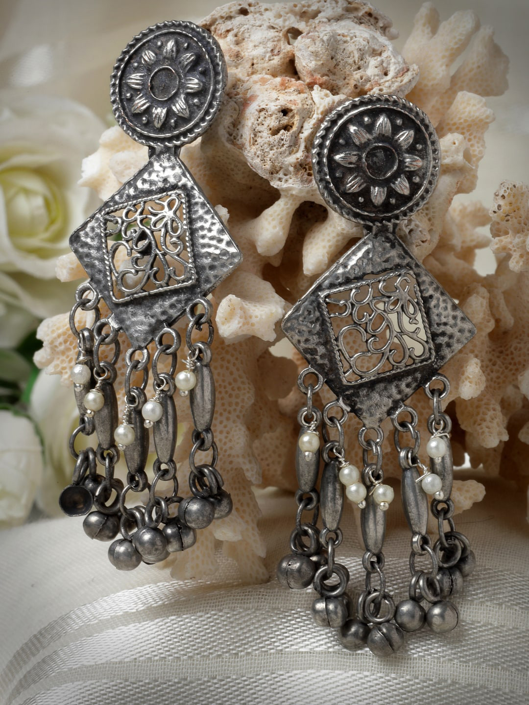 Moedbuille Silver-Plated Geometric Shaped Drop Earrings