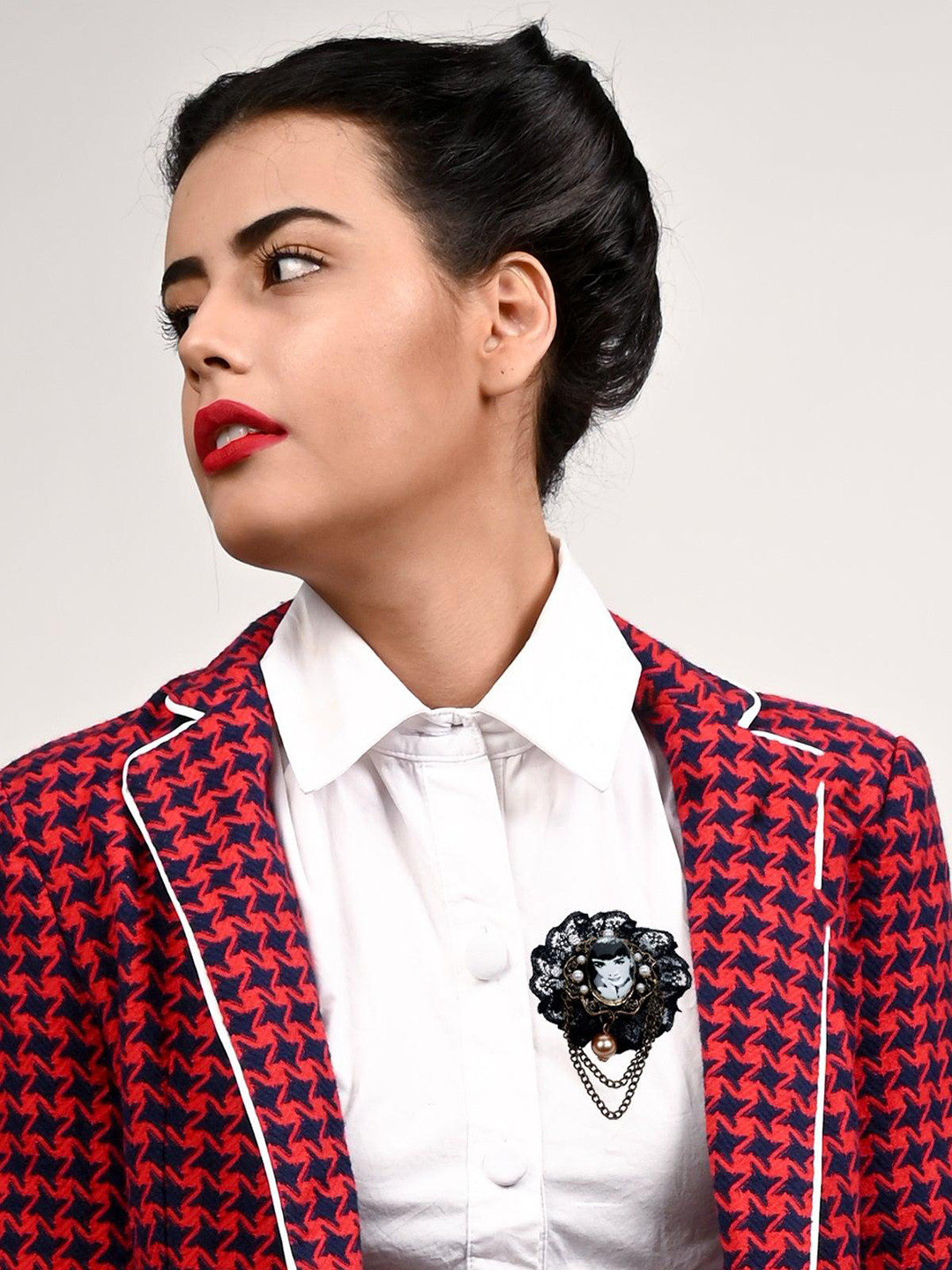 ODETTE Lace Picture Themed Elegant Brooch