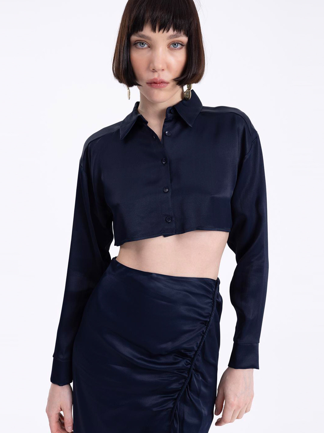 PRET A TUER Classic Fit Cropped Satin Shirt
