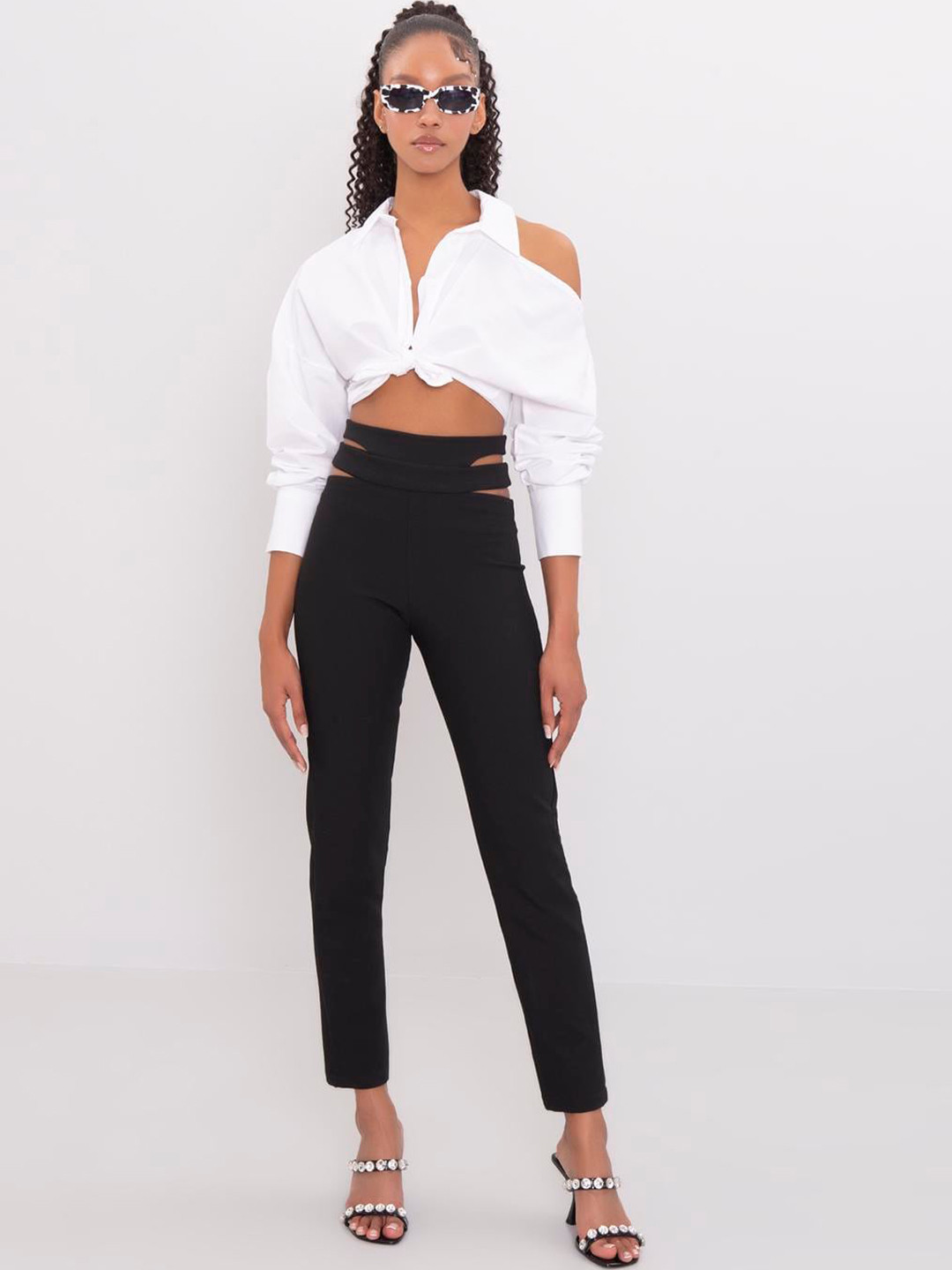 PRET A TUER Women Plain Slim Fit Mid Rise Cut-Outs Regular Trousers