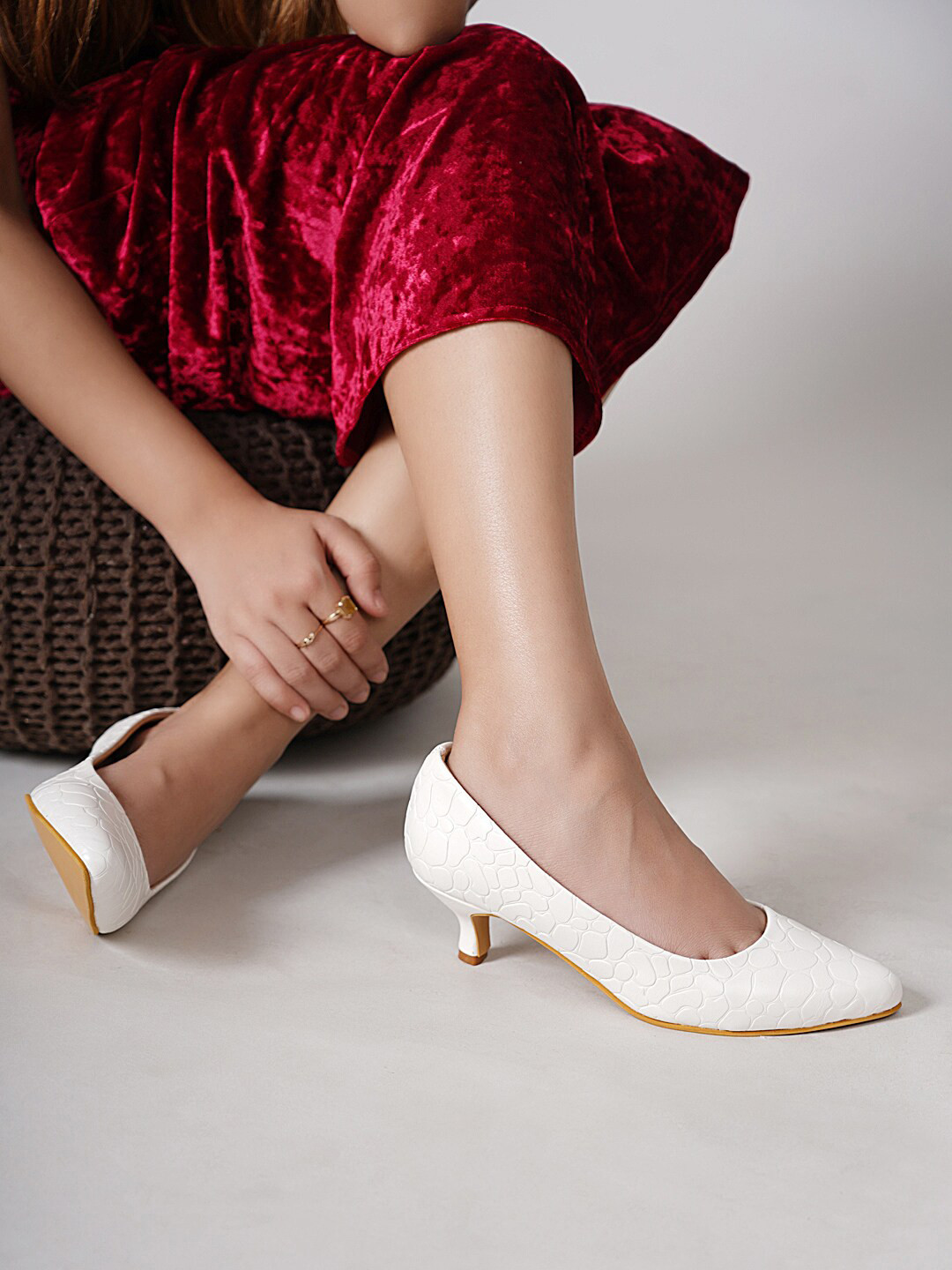 DressBerry Off White Textured Kitten Pumps