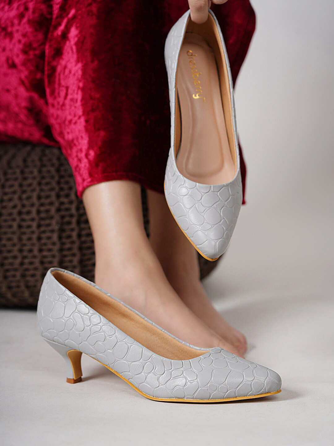DressBerry Grey Textured Kitten Heel Pumps