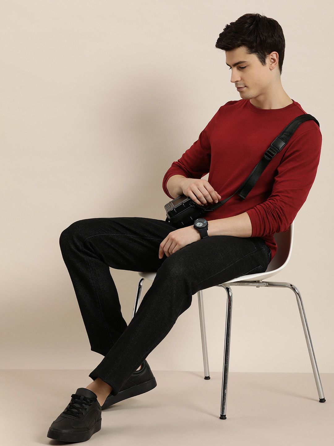 INVICTUS Solid Round Neck Long Sleeves T-shirt