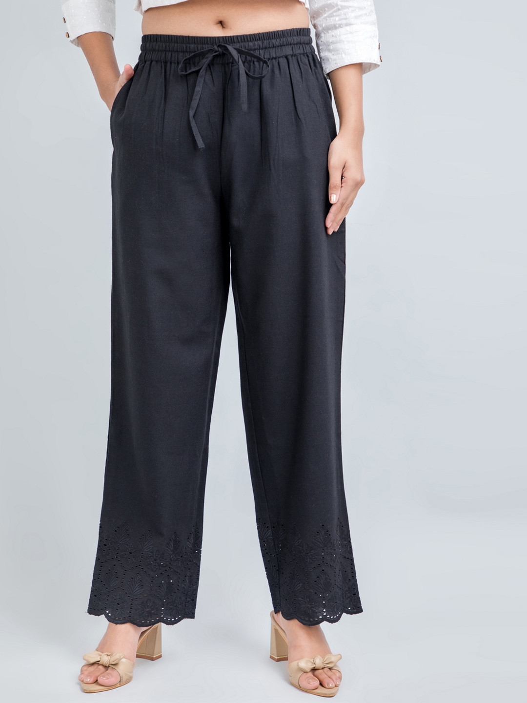 SUTI Women Black Loose Fit Trousers