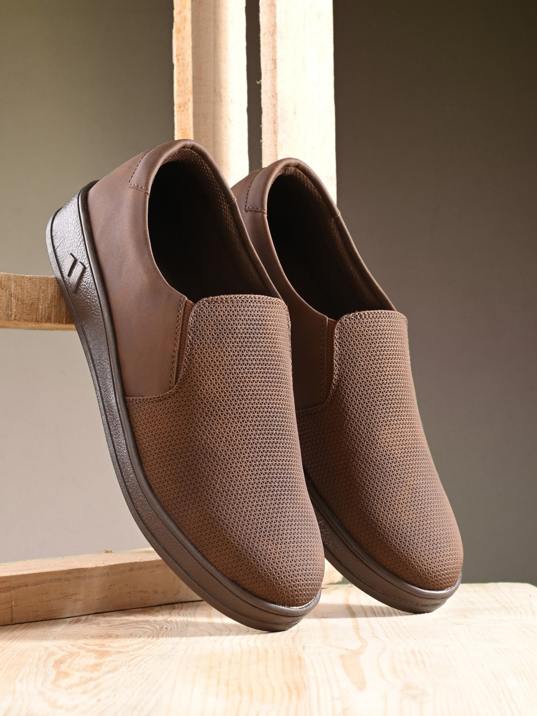The Roadster Lifestyle Co. Men Brown Lightweight Comfort Insole Basics Slip On Sneakers