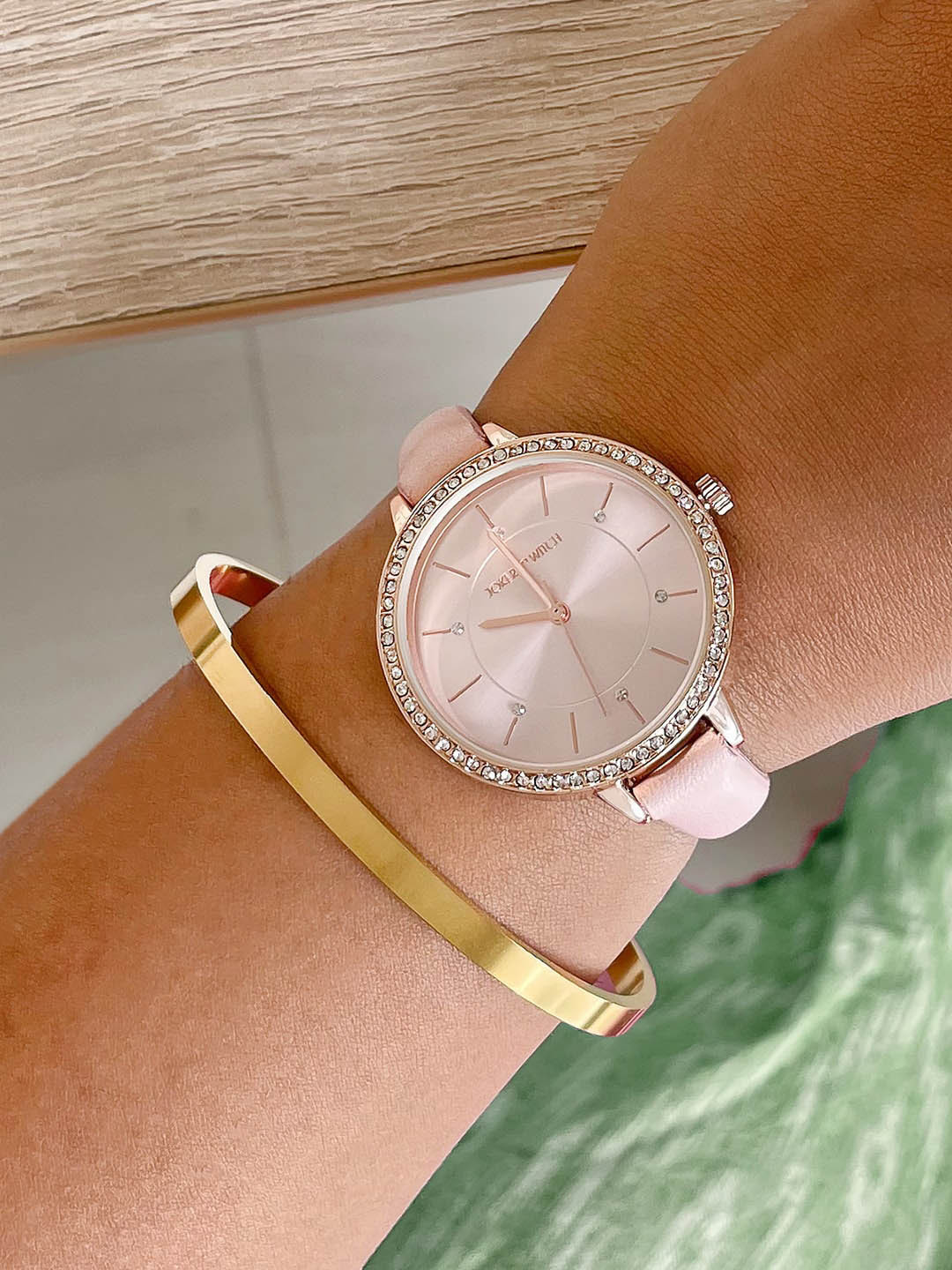 JOKER & WITCH Women Watch With Bracelet Stack JWBS751