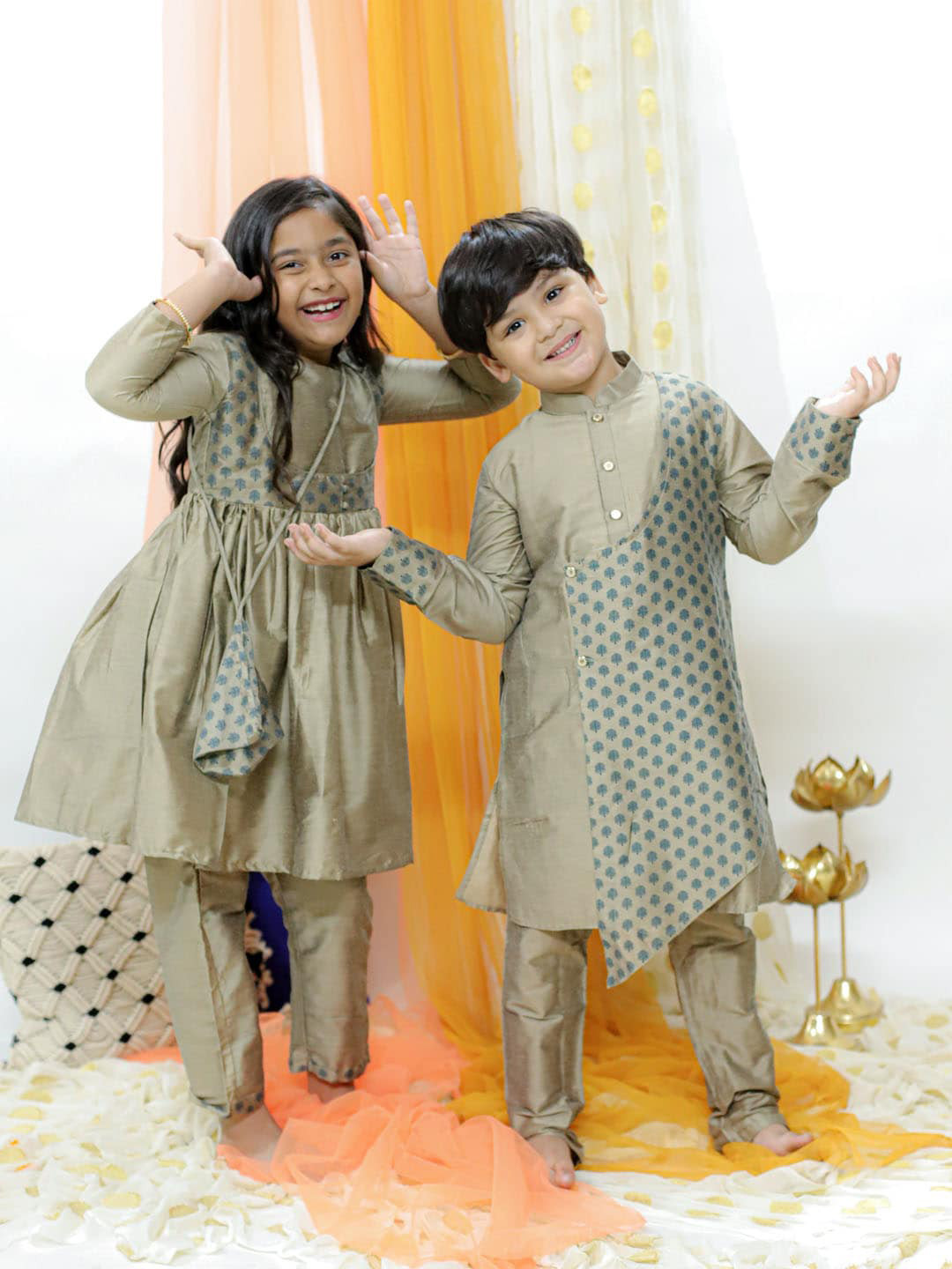 VASTRAMAY Boys Ethnic Motifs Mandrain Collar Angrakha Kurta Set