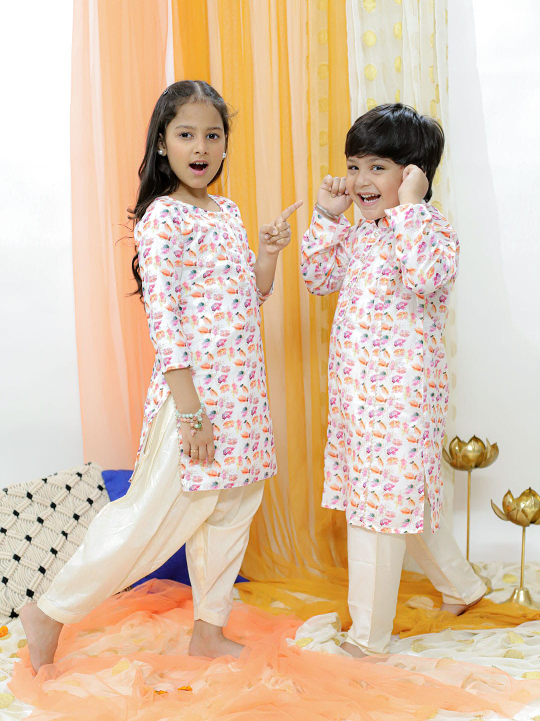 VASTRAMAY Boys Mandrain Collar Abstract Printed Regular Gotta Patti Kurta With Pyjamas