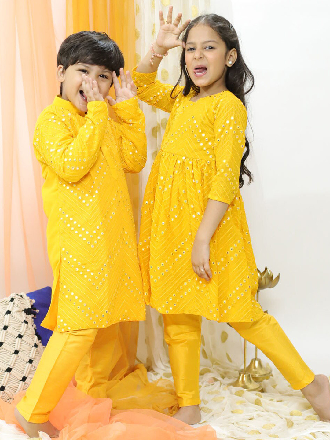 VASTRAMAY Boys Embroidered Mirror Work Mandarin collar Kurta With Pyjamas