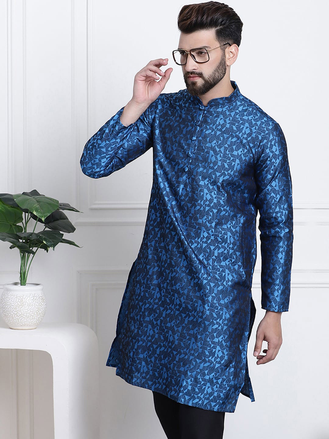 SOJANYA Mandarin Collar Geometric Print  Thread Work Embroidered Kurta