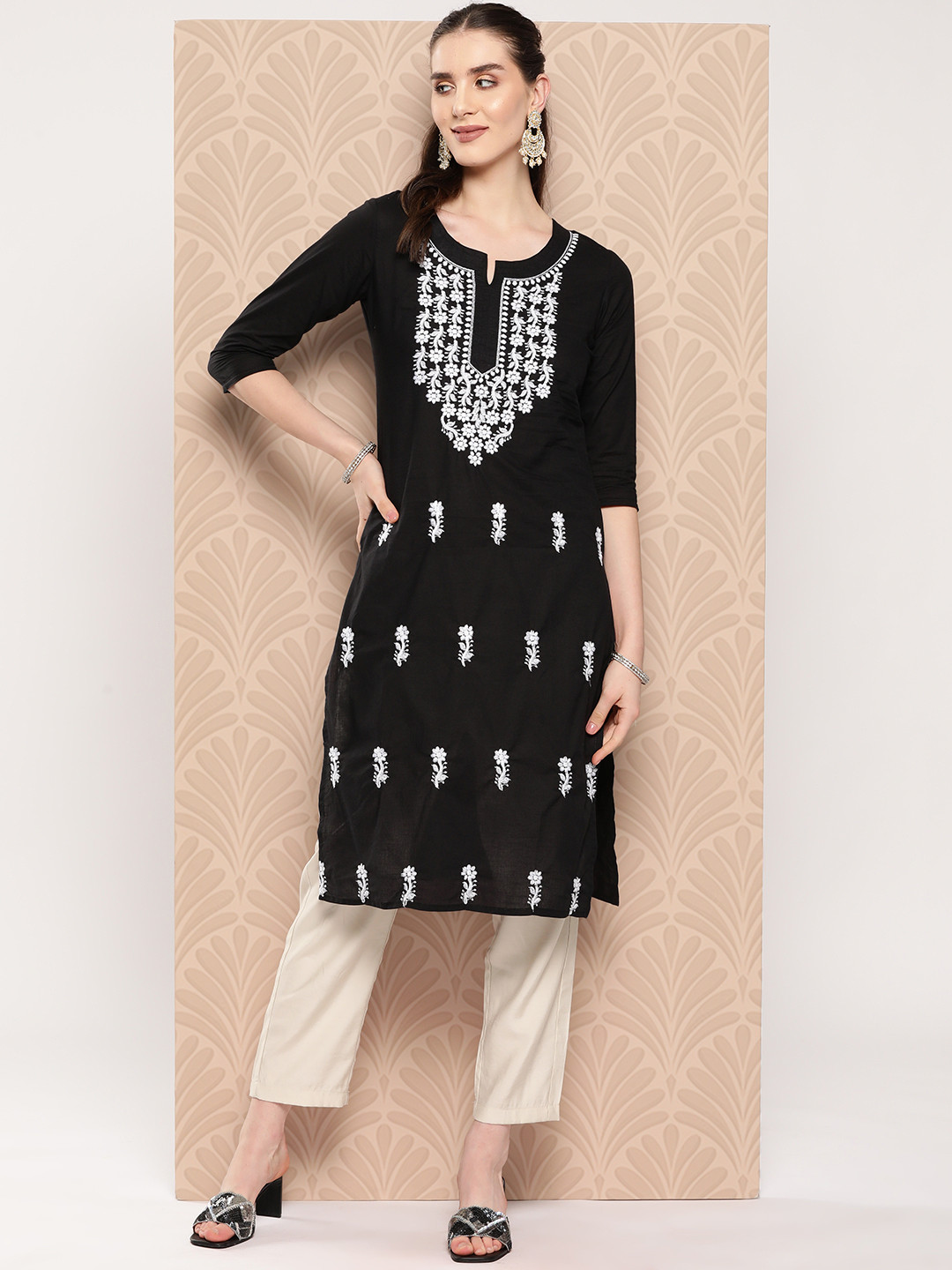 Yufta Floral Embroidered Chikankari Pure Cotton Kurta