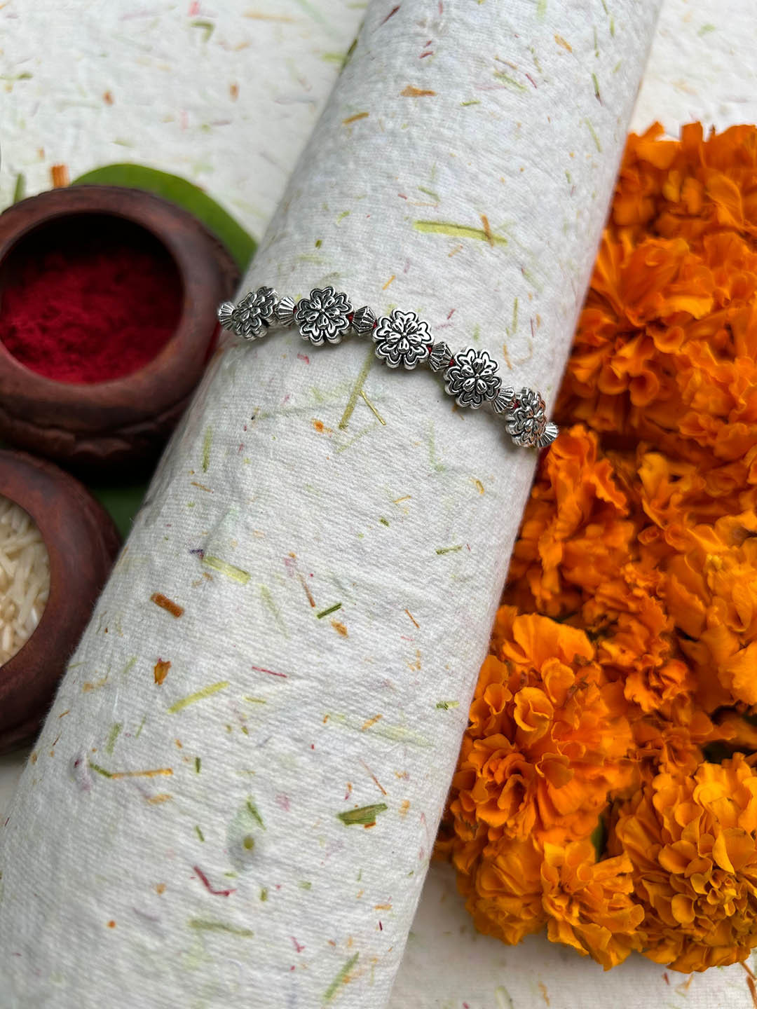 FIROZA Men Flower Beaded Rakhi