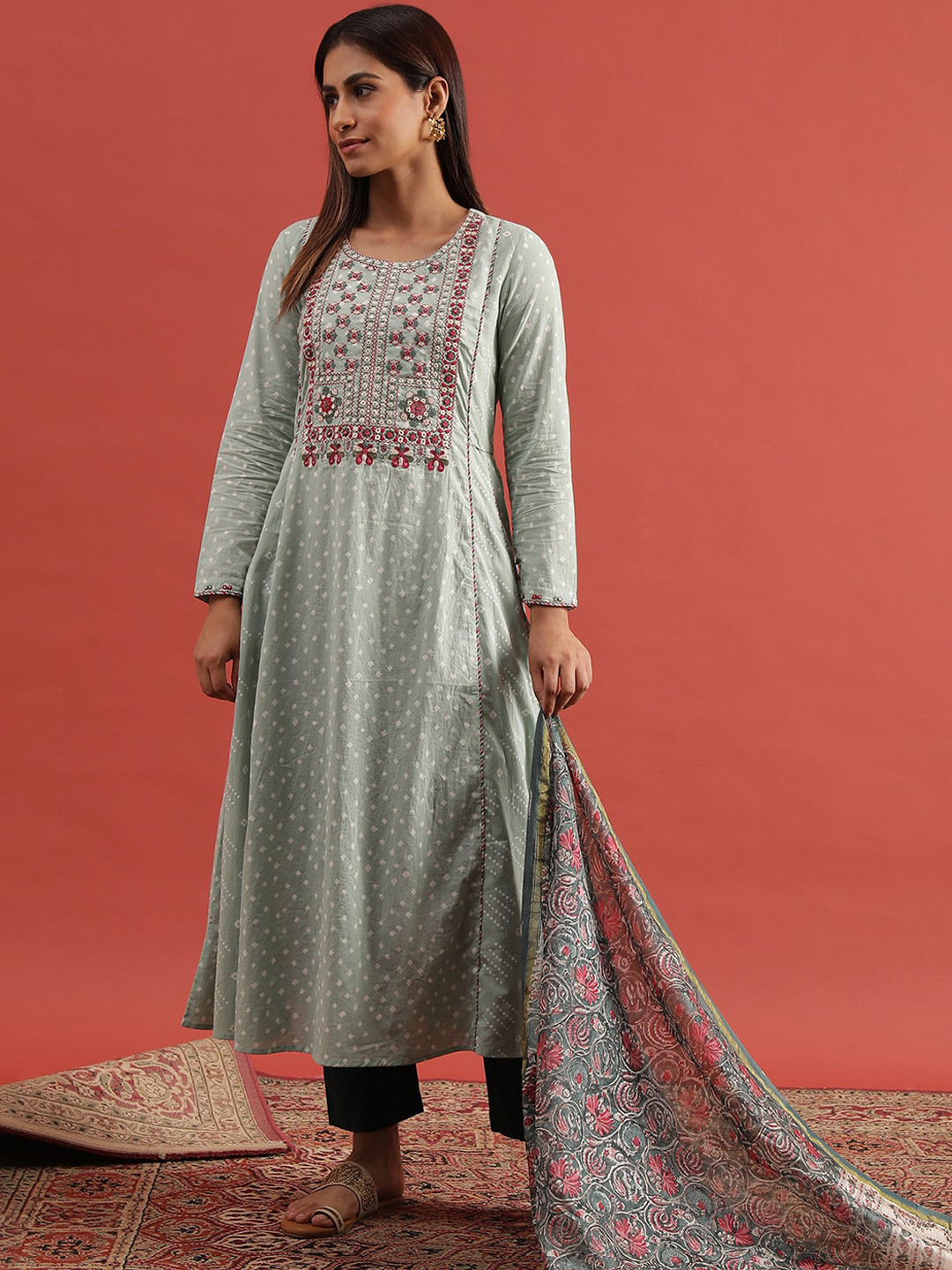 Folk Song  Green Floral Embroidered Round Neck Thread Folk Song ork Pure Cotton A-line Kurta
