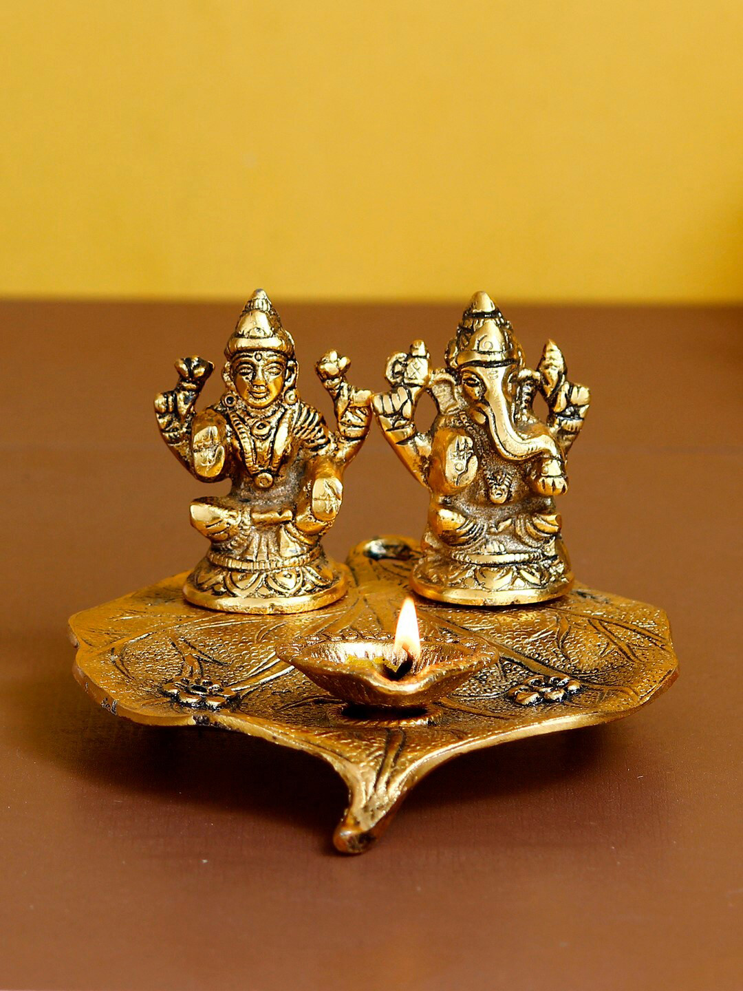eCraftIndia Unisex Set of 4 Rakhis With Laxmi Ganesha Idols, Roli Chawal & Greeting Card