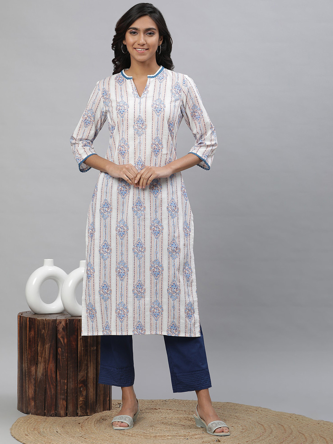 AURELIA Ethnic Motifs Printed Lace Insert Mandarin Collar Pure Cotton Kurta