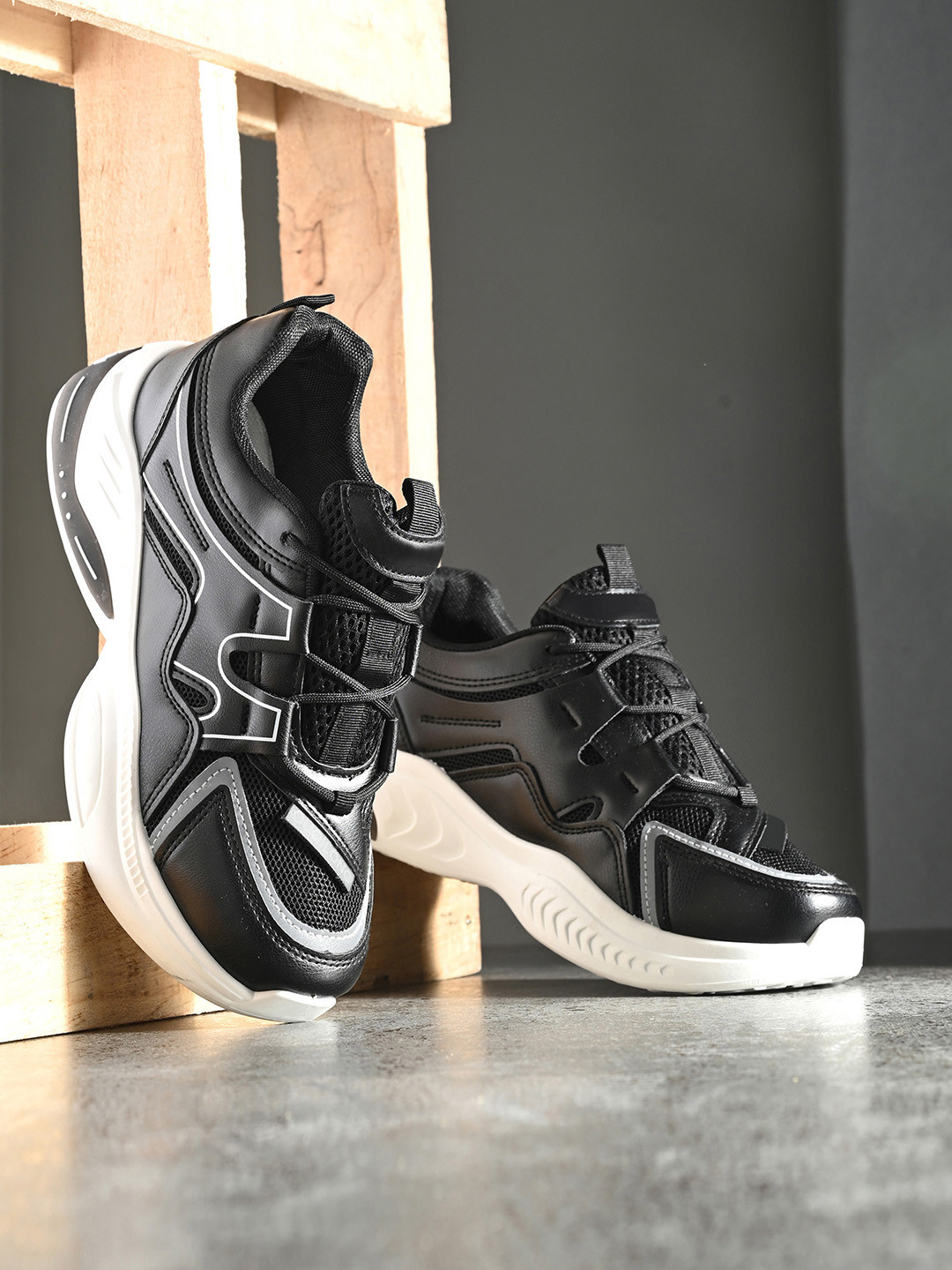 The Roadster Lifestyle Co. Women Black & White Lace-Up Walking Shoes