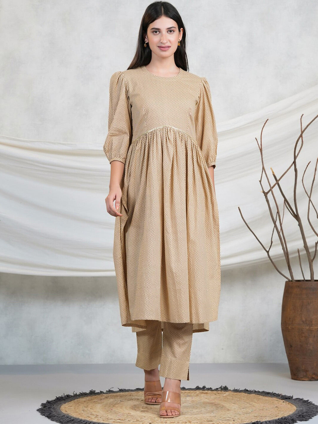 Adveta Chevron Pleated Puffed Sleeves Kurta With Trousers