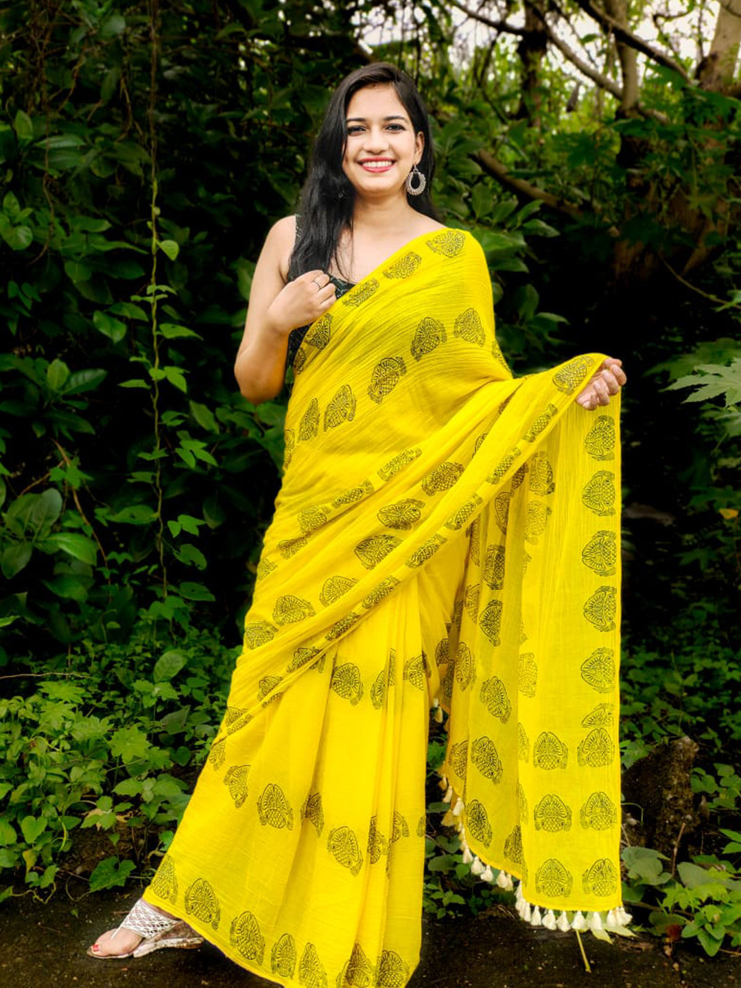 Apaapi Ethnic Motifs Printed Pure Cotton Saree