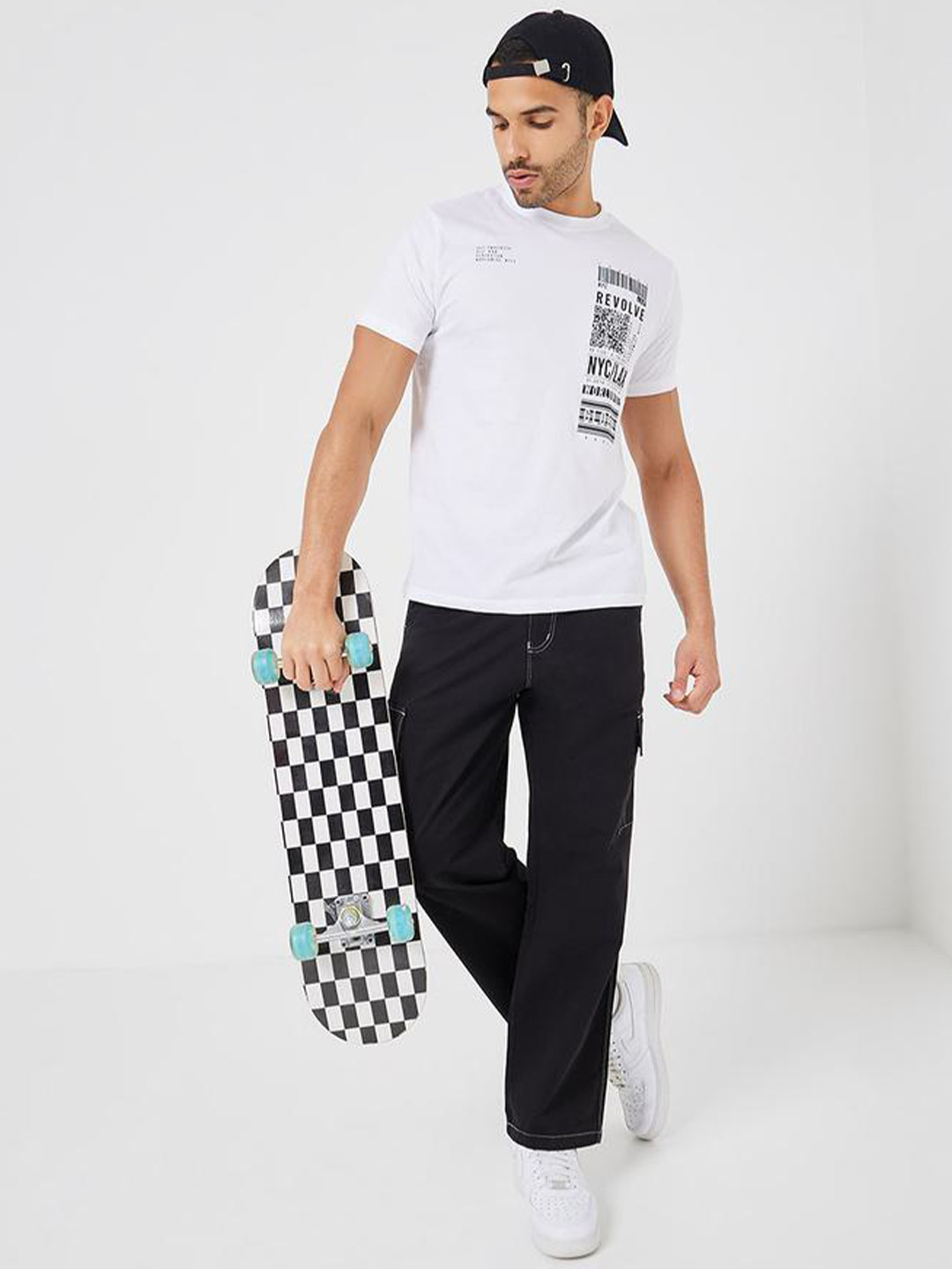 Styli Men Oversized Contrast Stitch Detail Straight Hem Cargo Pants