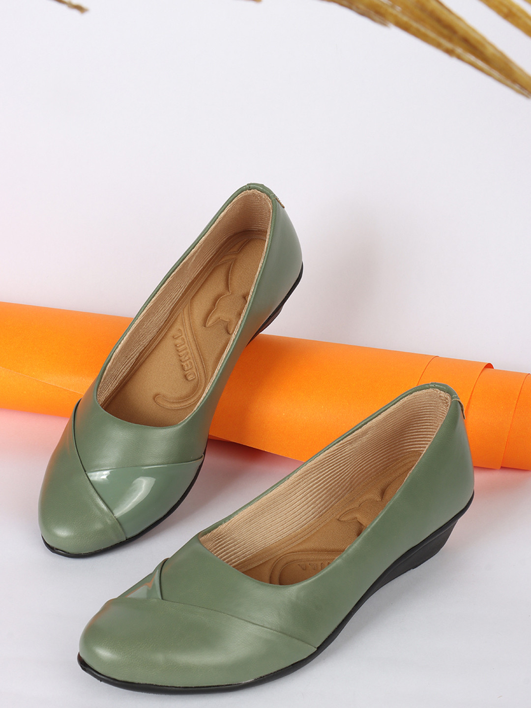 Denill Round Toe Ballerinas