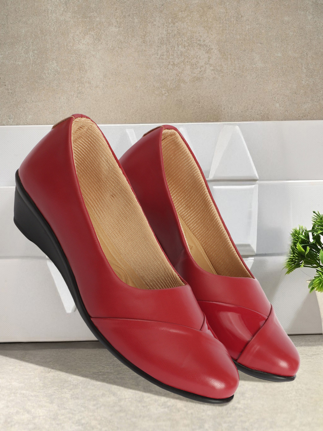 Denill Round Toe Ballerinas