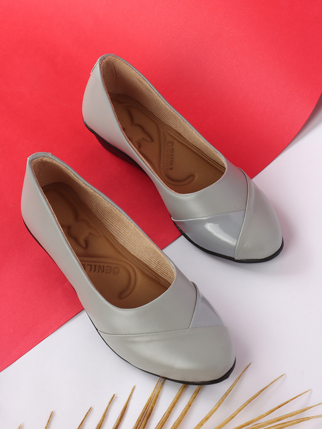 Denill Round Toe Ballerinas