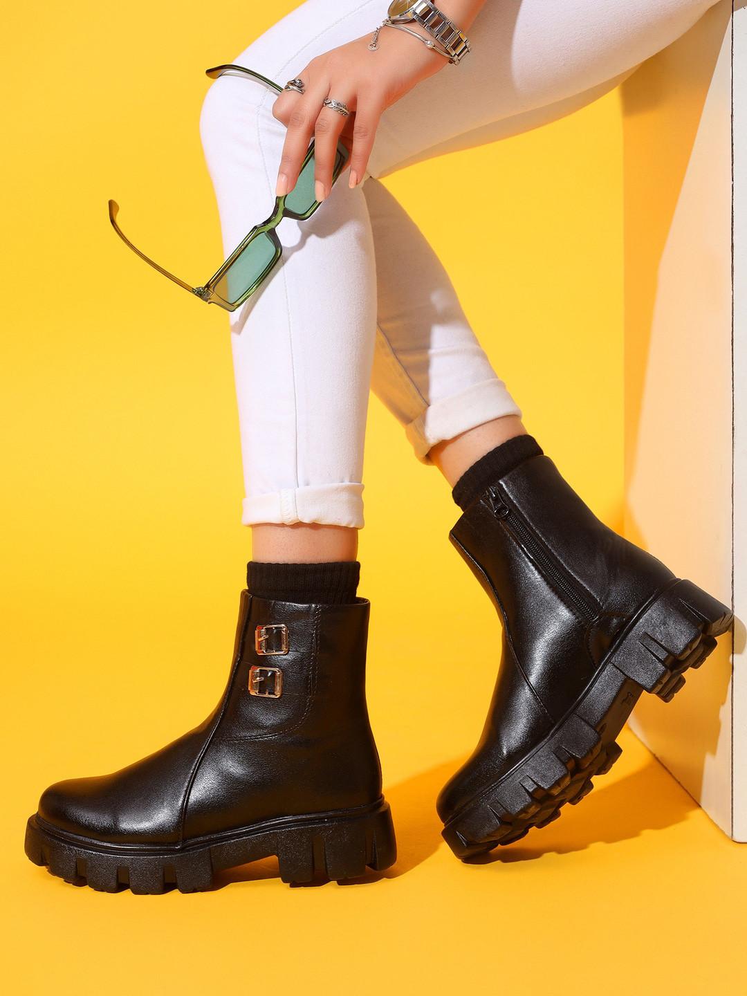 The Roadster Lifestyle Co. Women Black Heeled Buckled Mid-Top Chunky Boots