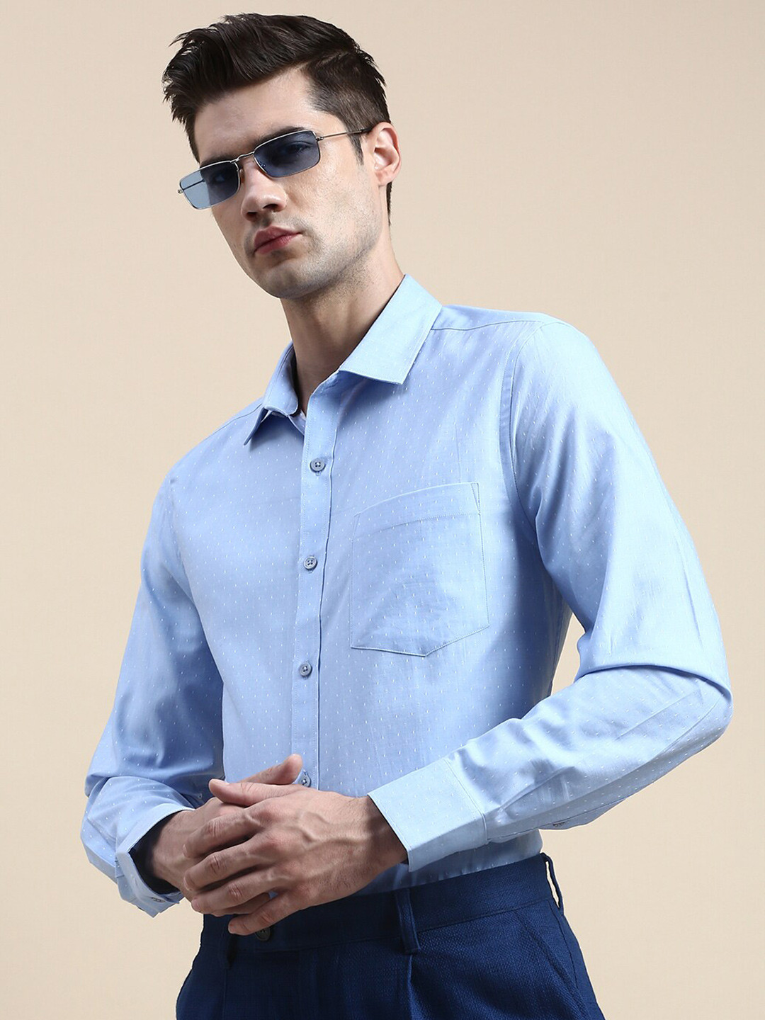 INVICTUS Standard Spread Collar Slim Fit Cotton Formal Shirt