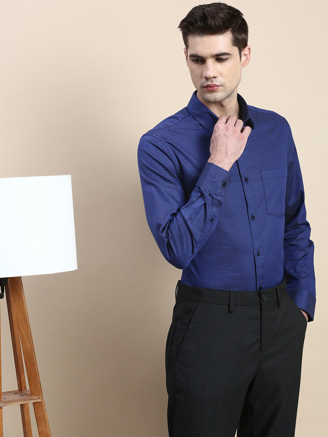 INVICTUS Standard Micro-Ditsy Printed Spread Collar Slim Fit Cotton Formal Shirt