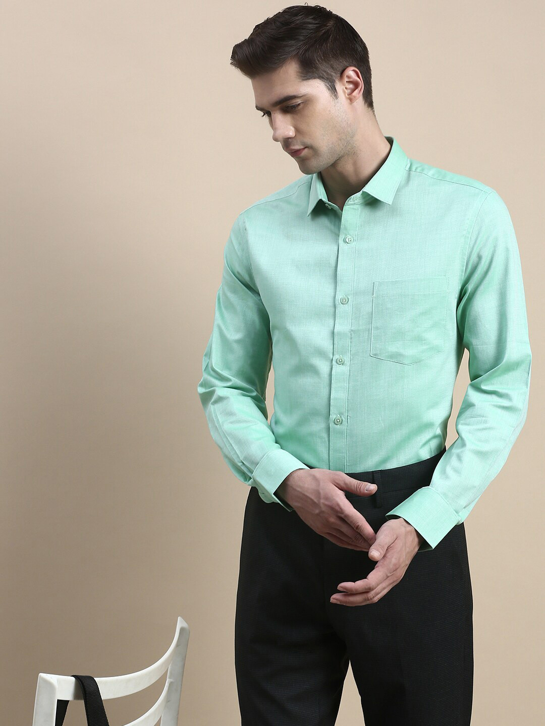 INVICTUS Self Design Textured Standard Slim Fit Oxford Cotton Formal Shirt