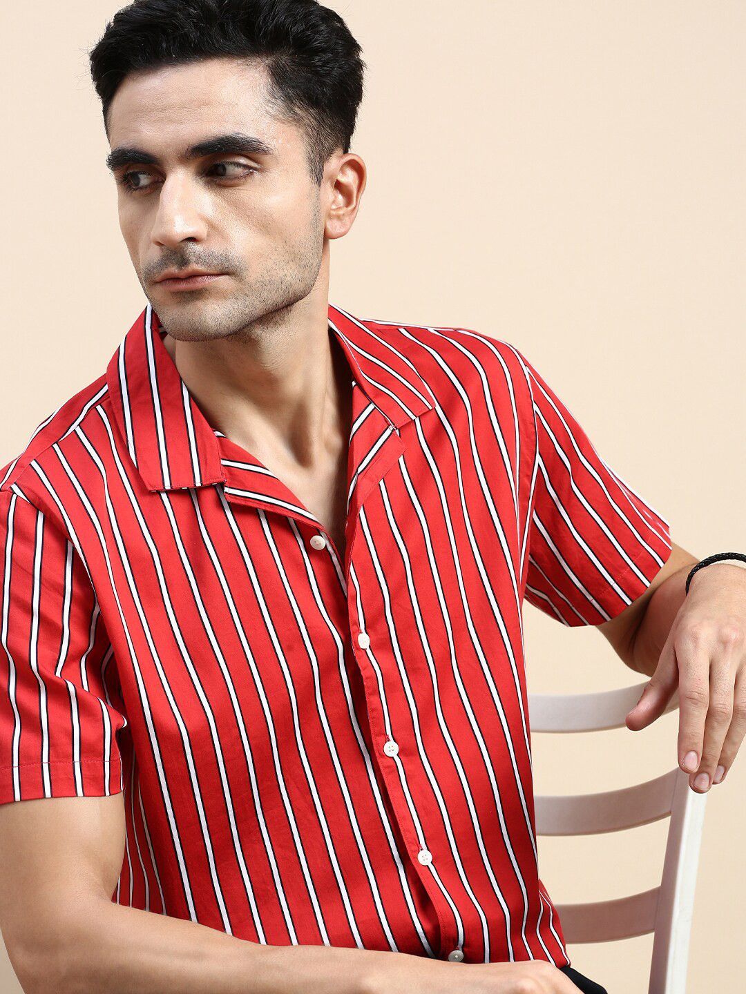 INVICTUS Club Cuban Collar Vertical Striped printed Slim Fit Opaque Casual Cotton Shirt
