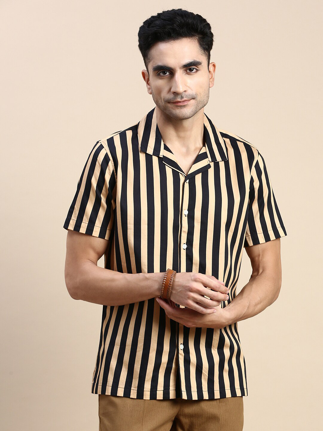 INVICTUS Club Slim Fit Striped Spread Collar Short Sleeves Cotton Casual Shirt