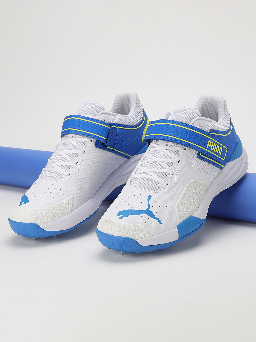 Puma Unisex Bowling 22.1 Cricket Shoes