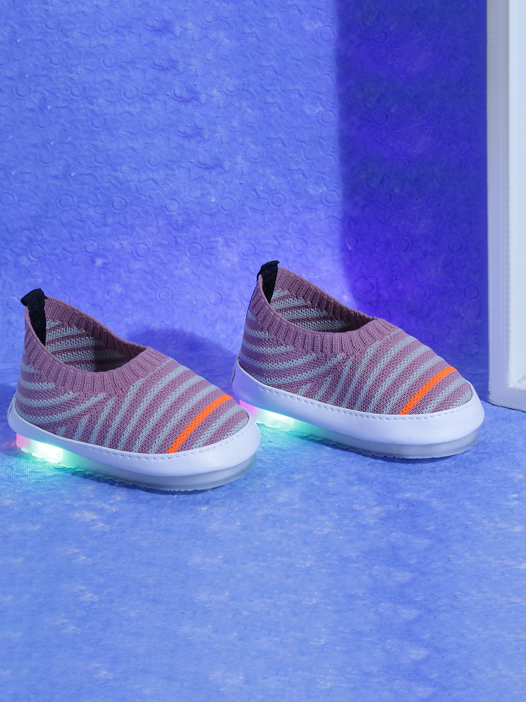 CHiU Infants Striped Lightweight LED Slip-On Sneakers