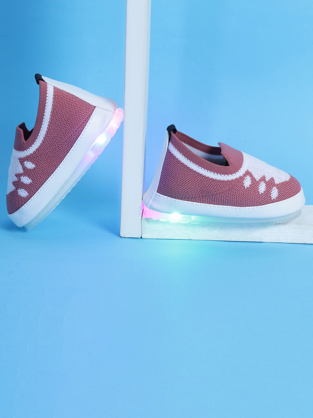 CHiU Infants Kids Lightweight Mesh Comfort Insole Slip-On Sneakers With LED Lights