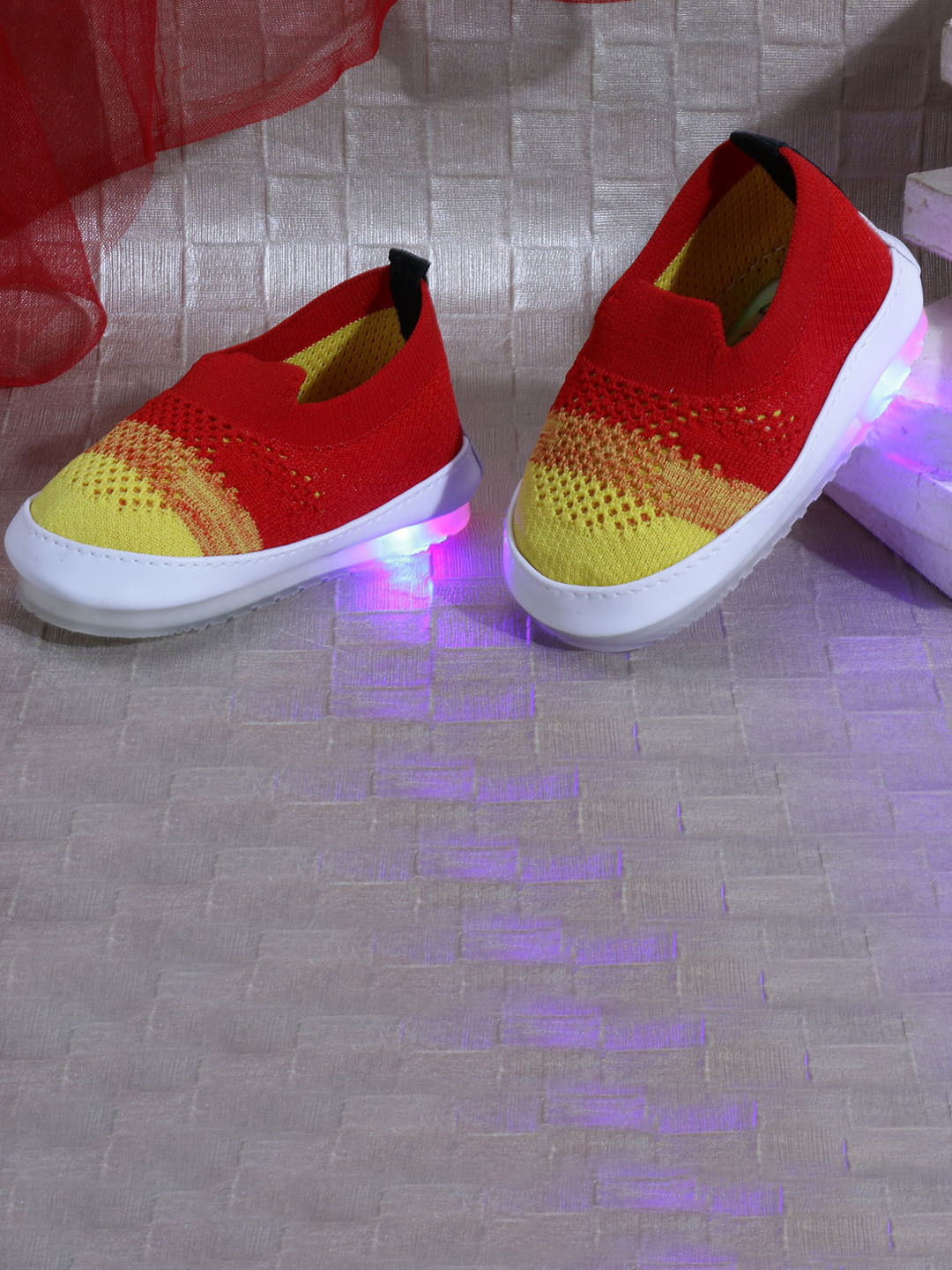 CHiU Infants Textured Lightweight LED Slip-On Sneakers