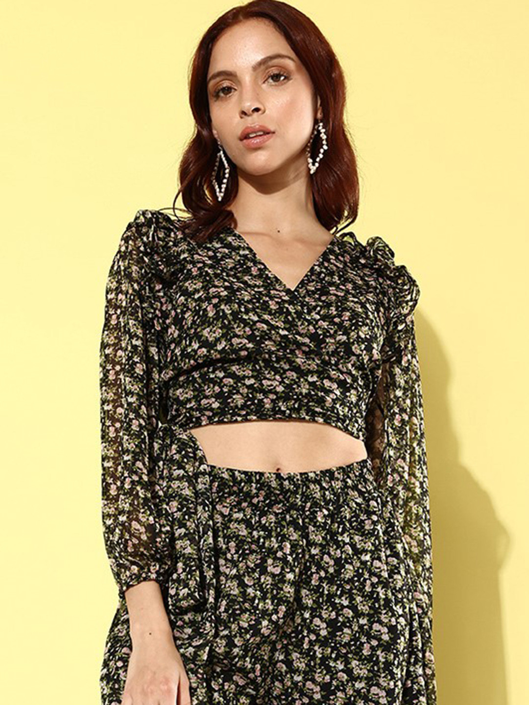 ANVI Be Yourself Black Floral Printed V-Neck Puff Sleeve Wrap Crop Top