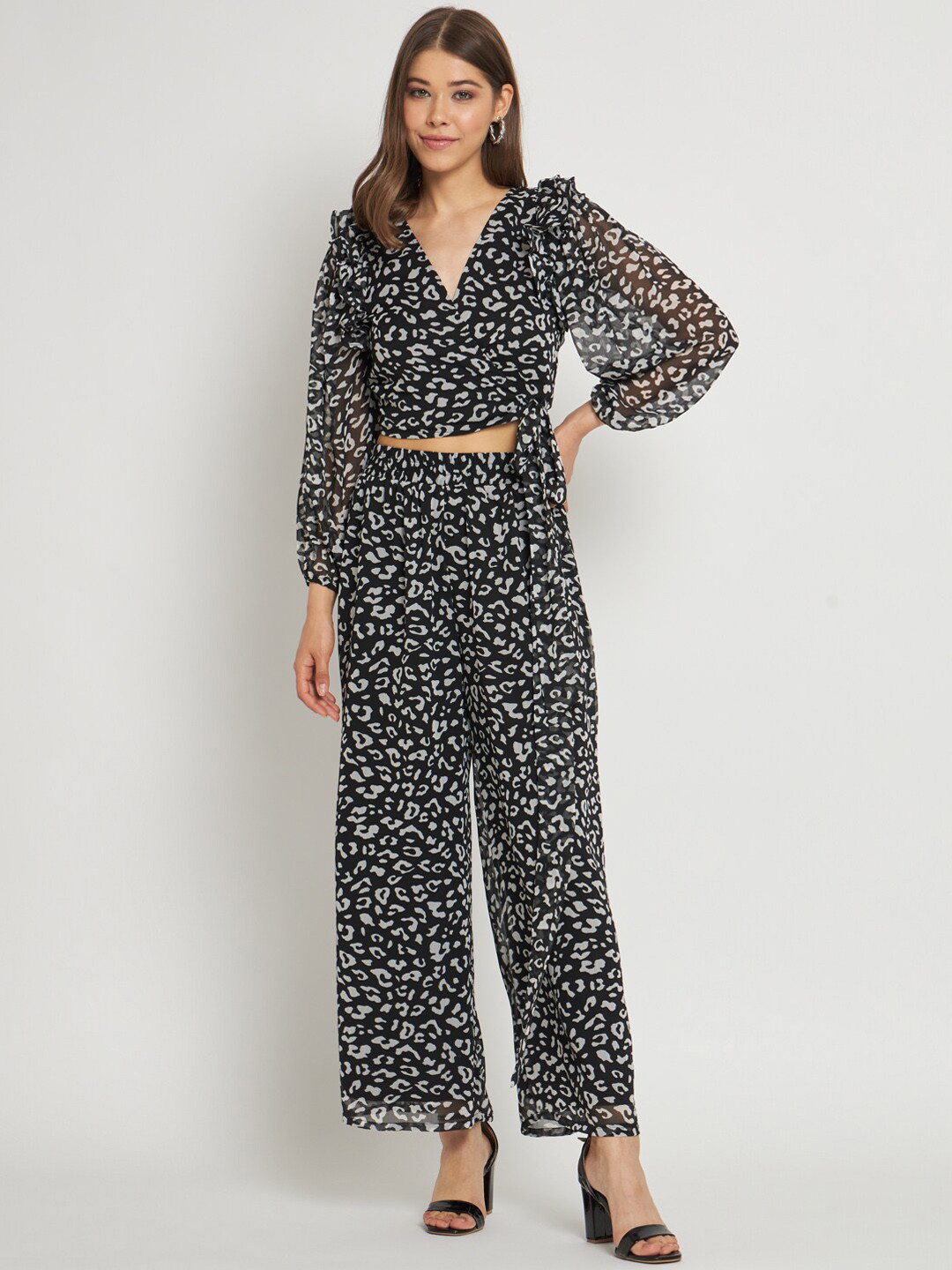 ANVI Be Yourself Black And White Floral Printed Straight Fit Palazzo