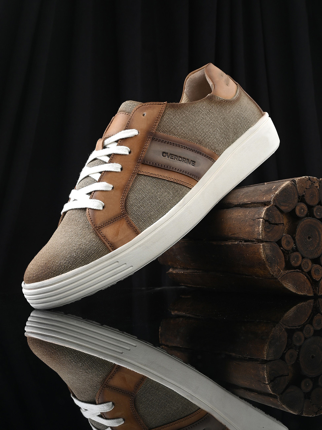 Overdrive Men Textured Lightweight Sneakers