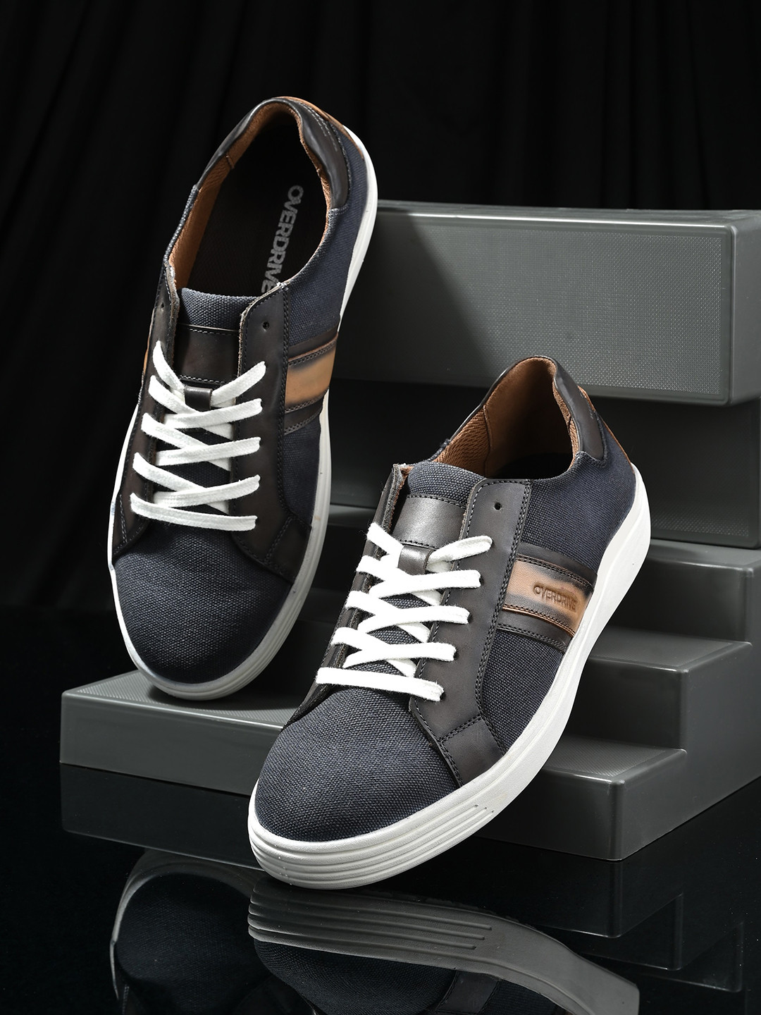 Overdrive Men Textured Lightweight Sneakers