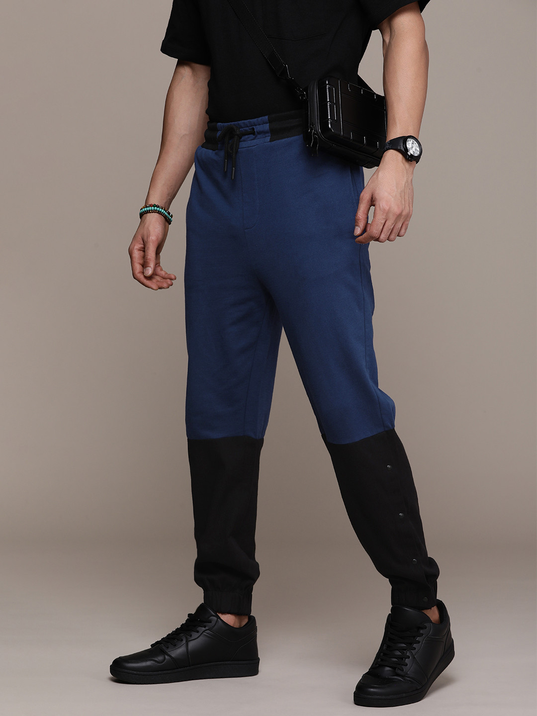 Force IX Men Mid-Rise Colourblocked Pure Cotton Joggers