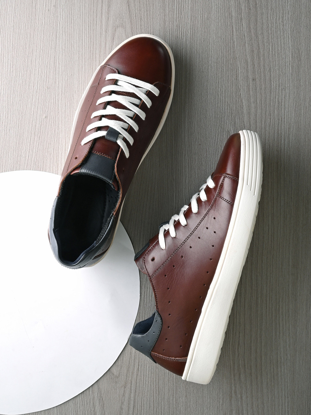 Overdrive Men Leather Lightweight Sneakers
