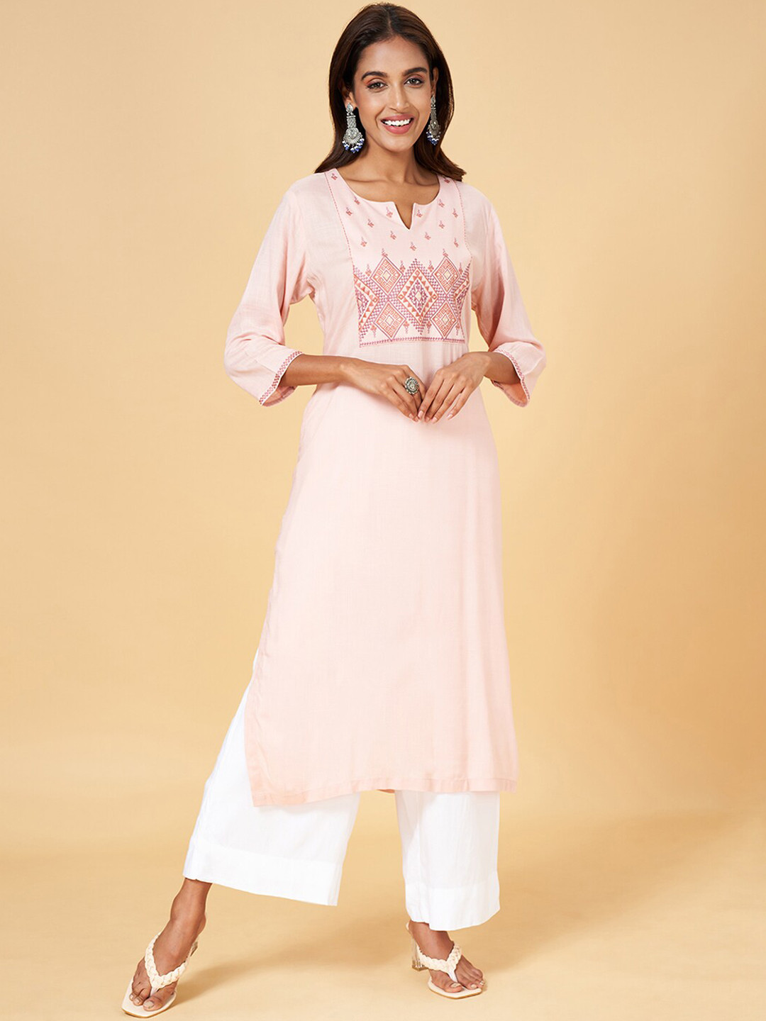 RANGMANCH BY PANTALOONS Thread Work Detail Straight Kurta