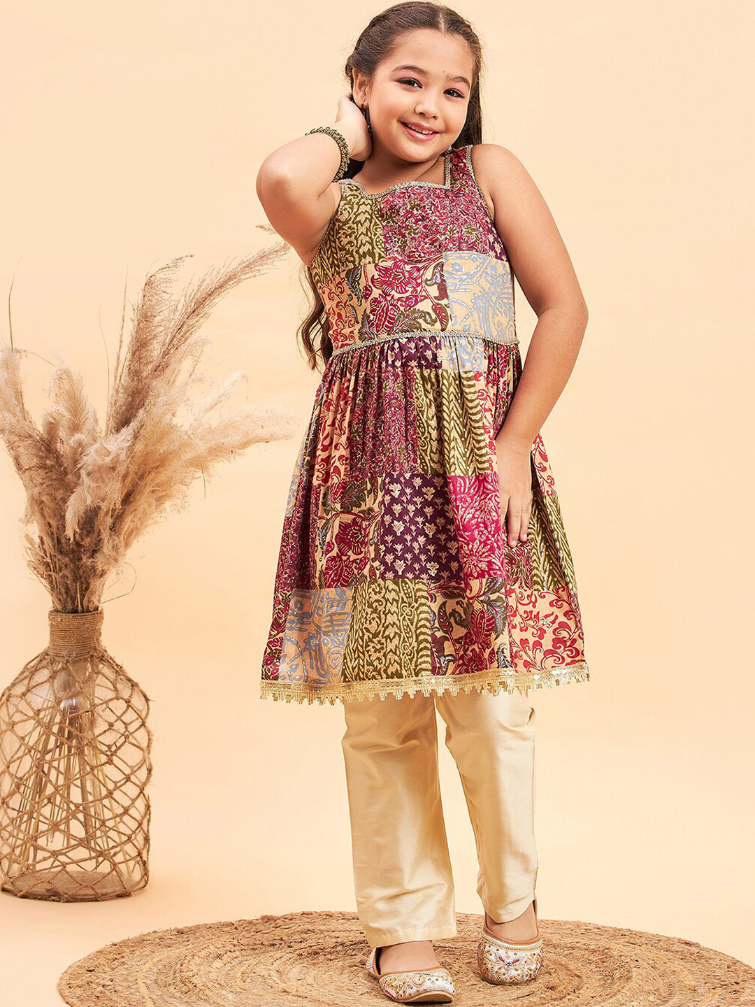 Stylo Bug Girls Ethnic Motifs Printed Gotta Patti Detailed Square Neck Kurta with Trousers