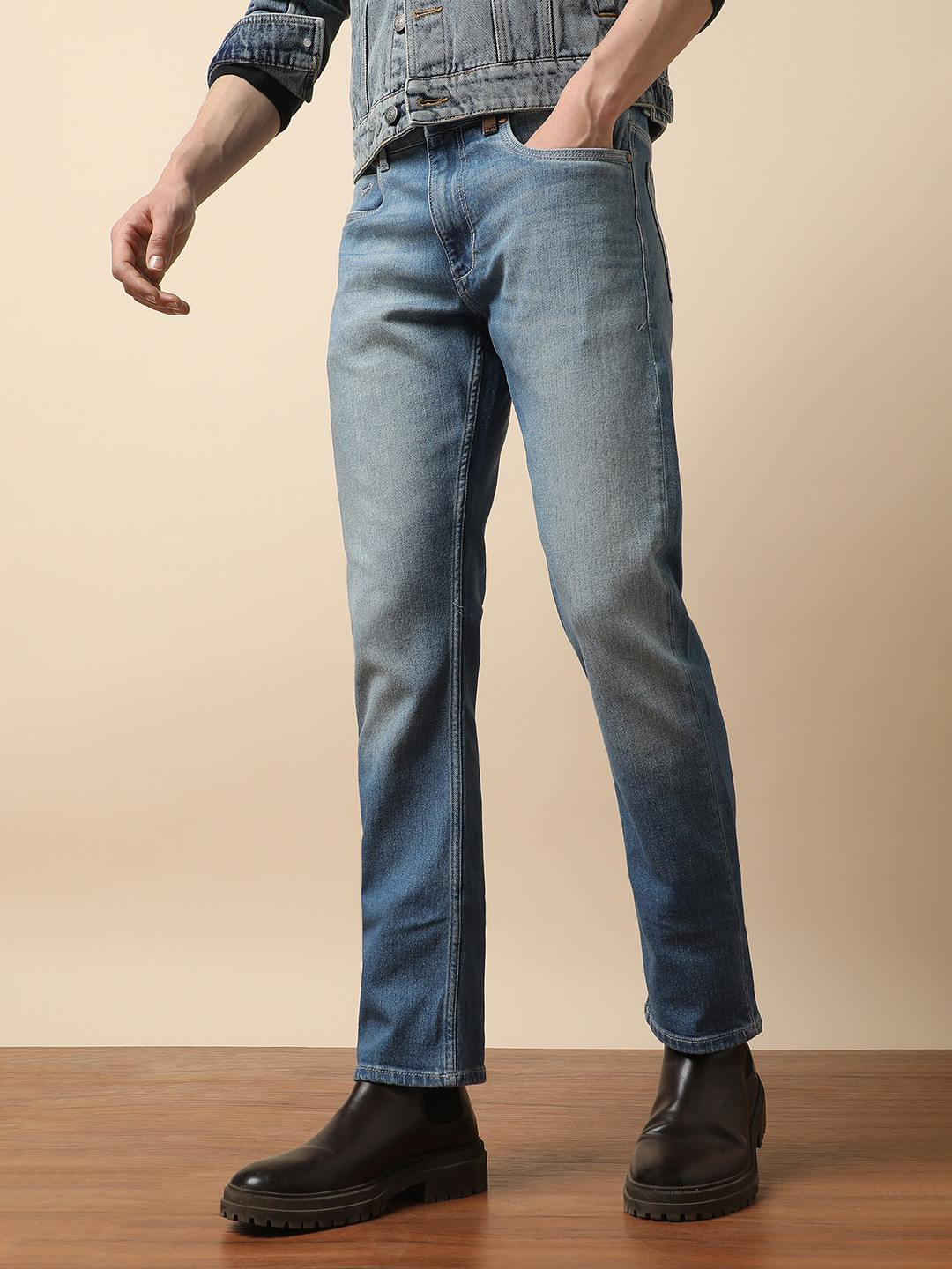 Peter England CasualsMen light wash Regular fit Jeans