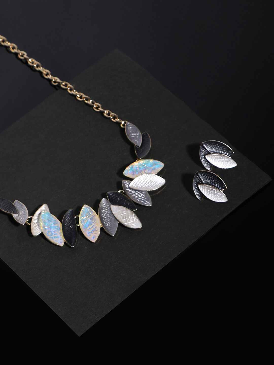 SOHI Gold-Plated Lanceolate Jewellery Set