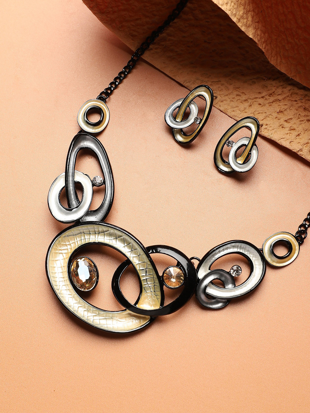 SOHI Textured Stone Studded  Jewellery Set