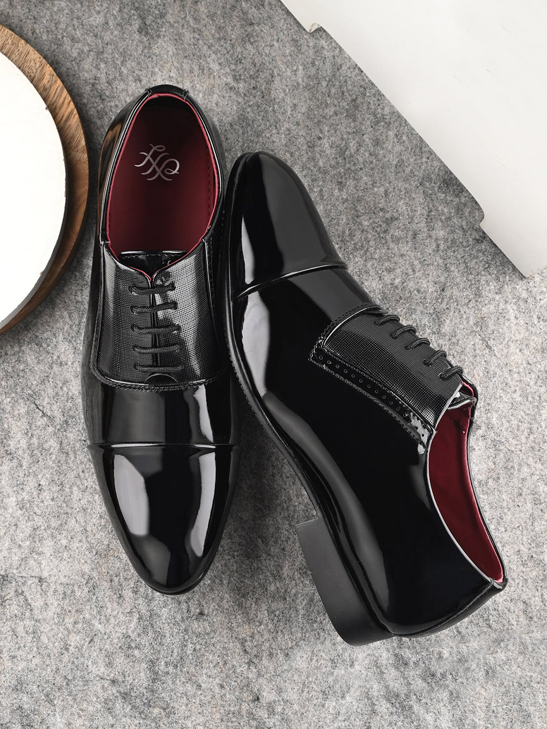House of Pataudi Men Textured Formal Oxfords