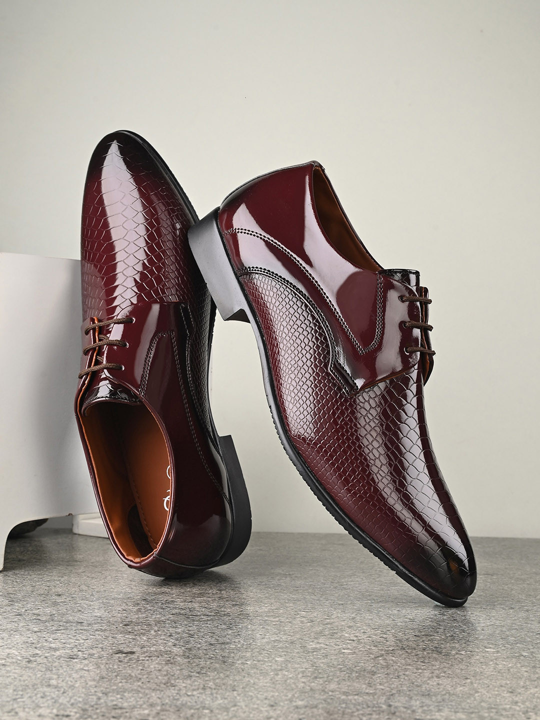 House of Pataudi Men Textured Formal Derbys